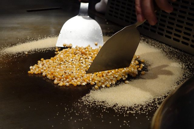 The procedure of making the best teppanyaki popcorn
