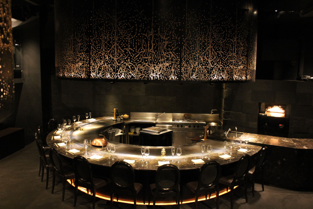 Innovative Teppanyaki Grill Table Design Takes Center Stage at Culinary Expo