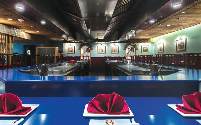 Teppanyaki Tables: Where Chefs Become Performers and Customers Become Fans