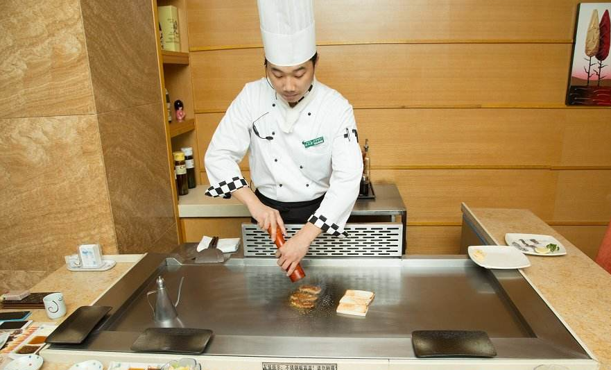 Teppanyaki Table Equipment | Teppanyaki Restaurant | Teppanyaki Chef