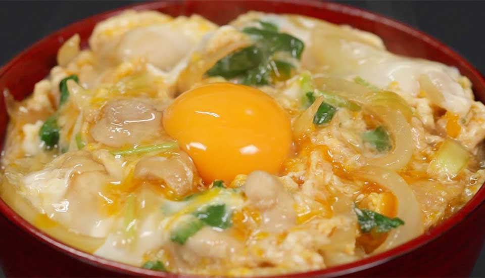Teppanyaki food - oyakodon (chicken and egg bowl)