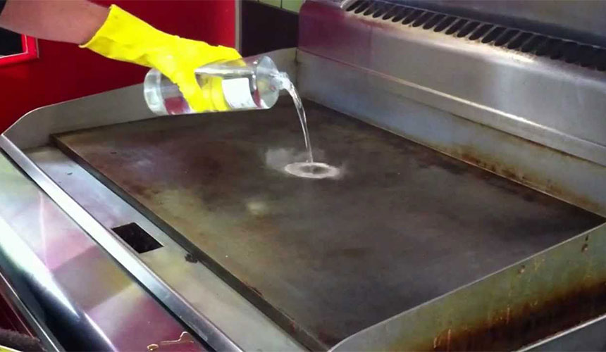 How to use vinegar to clean flat top grill