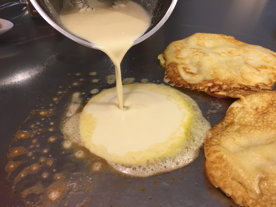Teppanyaki Smokeless Table Cooktop | Simple apple pancake with teppanyaki