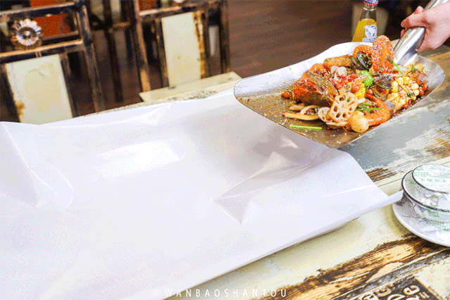 Grilled fish shop - shovel served and grilled fish with a steel tube Grilled fish shop - shovel served and grilled fish with a steel tube