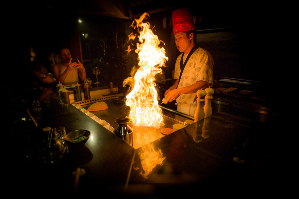 Teppanyaki hibachi grill table | How do you become a teppanyaki chef?