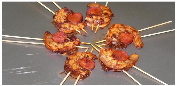 teppanyaki grills, hibachi table | Shrimp and sausage skewers "A la plancha"