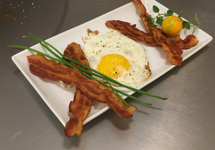 Teppanyaki grill table | High quality Ol' bacon and eggs on an Teppan-grill