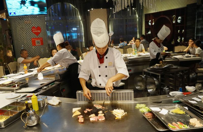 What is Teppanyaki - Teppanyaki History & Equipment | Cookeryaki
