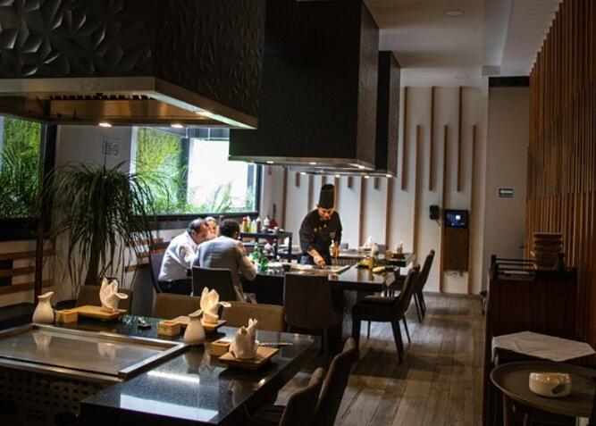Luxury Resort Introduces Teppanyaki Grill Tables for VIP Guests
