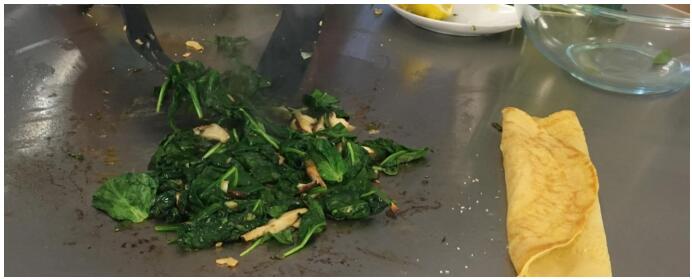 Table for teppanyaki grill | dried fresh spinach with shiitake mushrooms