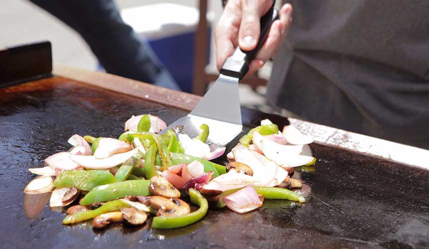 Teppanyaki Griddles vs Teppanyaki Grills: Food Comparison