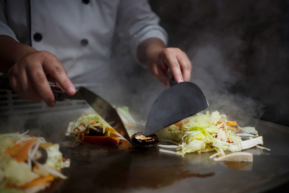 Beginner's Guide to Teppanyaki | Japanese Teppanyaki Table