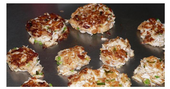 Outdoor teppanyaki grill | Lime crab cake + horseradish mayonnaise yield