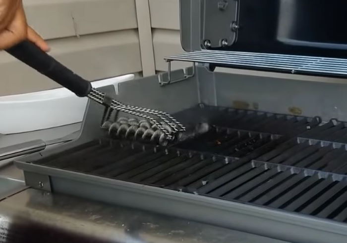Cleaning Your Grill | Cleaning the Exterior