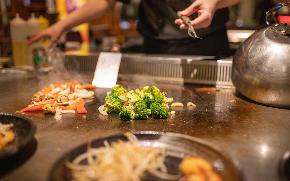 Teppanyaki and Teriyaki | What is the difference? Teppanyaki Table