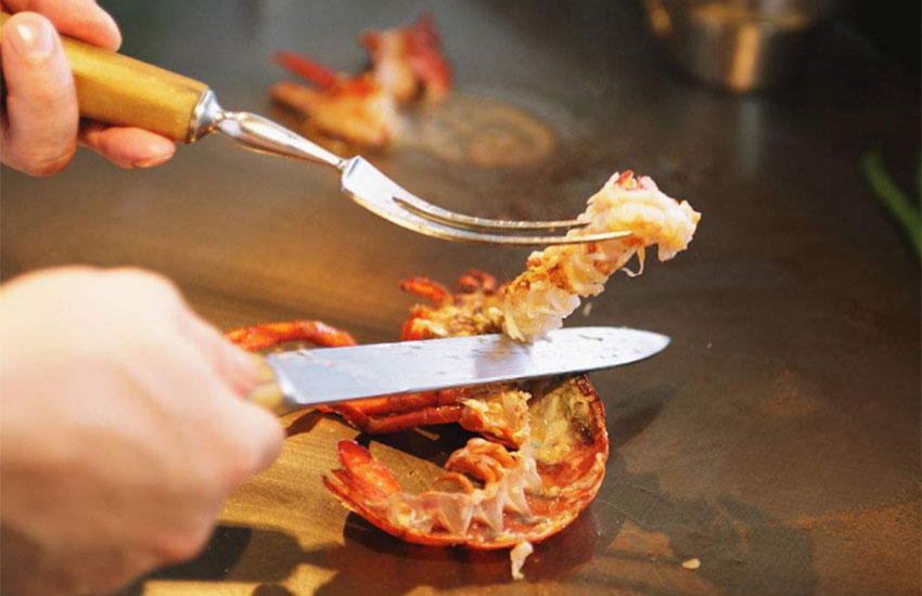 Teppanyaki Tables: Where Culinary Creativity Meets Entertainment