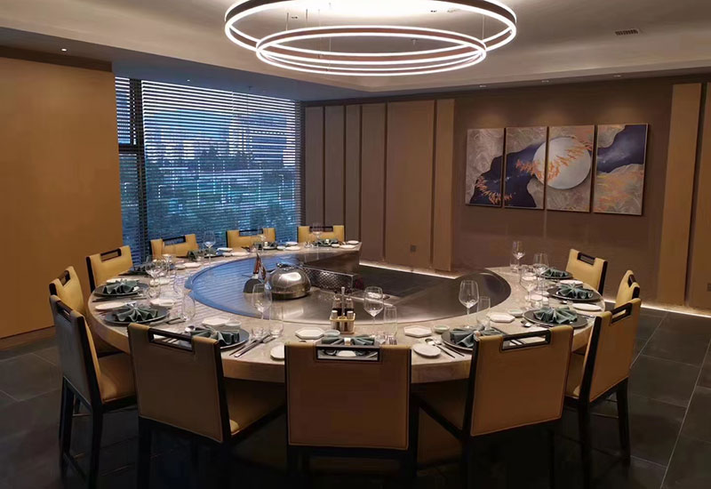 Sizzling Steaks and Seafood: Teppanyaki Tables Take the Culinary World by Storm