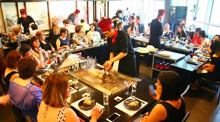 Teppanyaki Allows You to Experience Japanese Service Standards