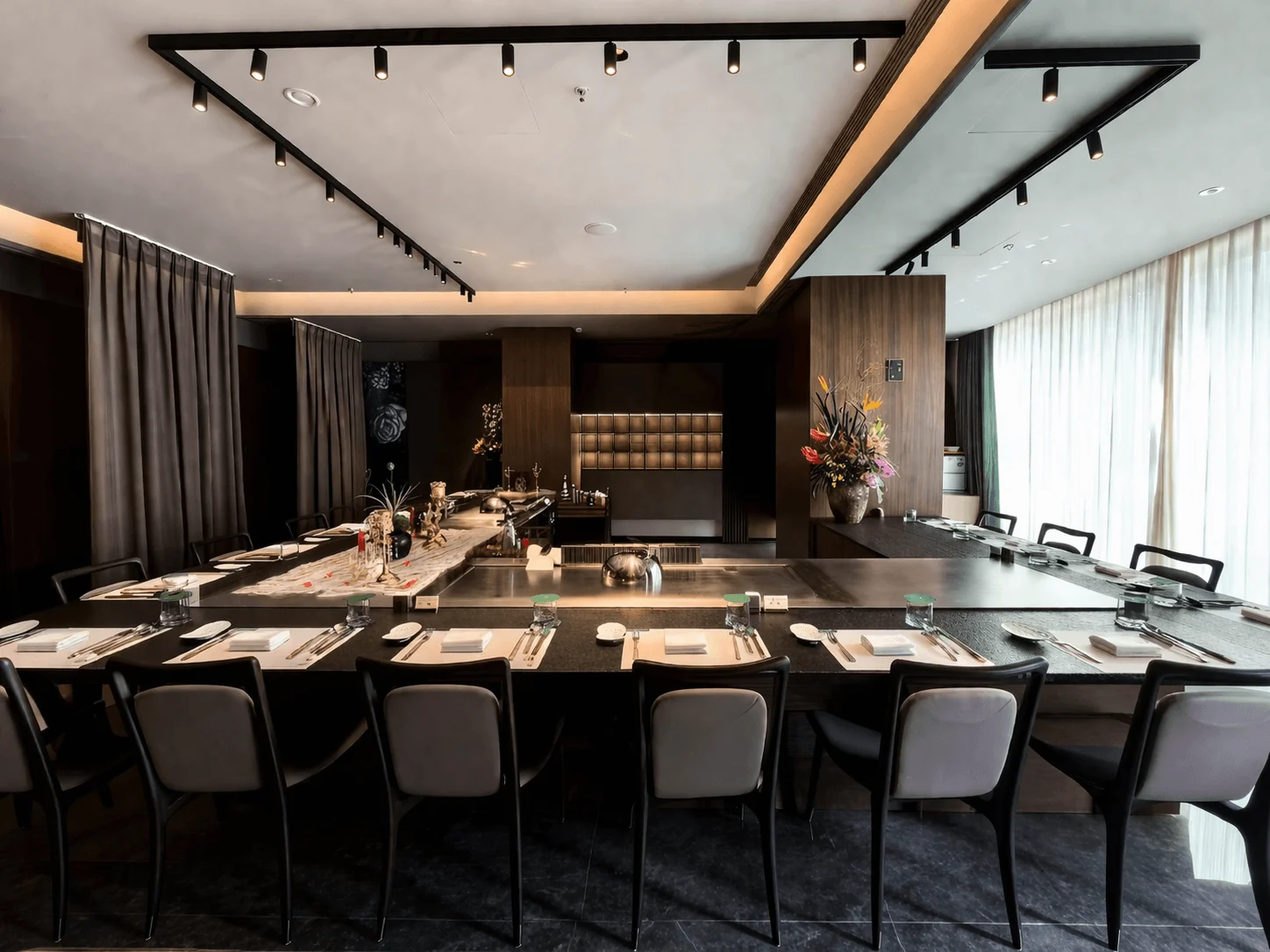 Arched -12 seat teppanyaki equipment