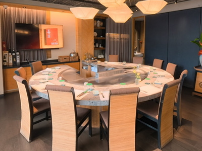 Round Teppanyaki Table for 10-12 Guests with Induction Cooker