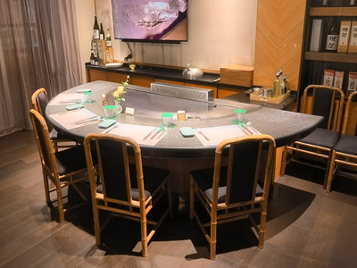 Semicircular Teppanyaki Table for 6-8 Guests with Insulated Oil Channel