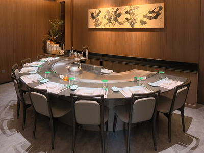 Extended Semicircular Teppanyaki Table for 8-9 Guests with Insulated Oil Channel